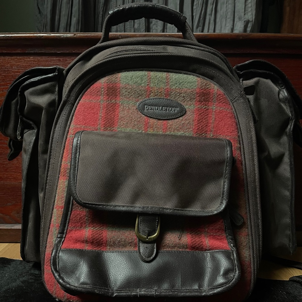 Pendleton picnic backpack w/almost all accessories
